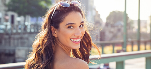 Foto de una ni&ntilde;a con cabello oscuro